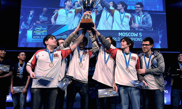 比赛后期的“推土机”策略：什么时候必须All-in（后期压制打法：何时果断全押）