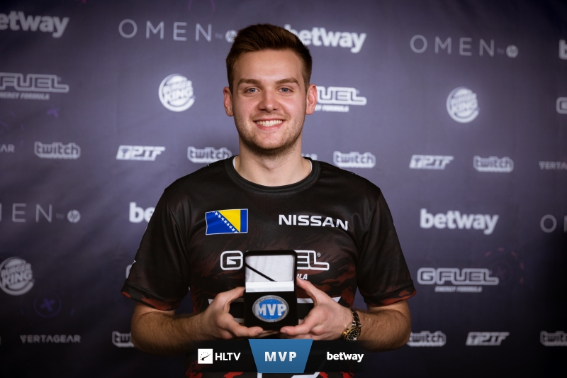 Perfecto(RUS) 以教练的账号进行比赛，作为 Virtus.pro 在 IEM 成都输给了 Vitality