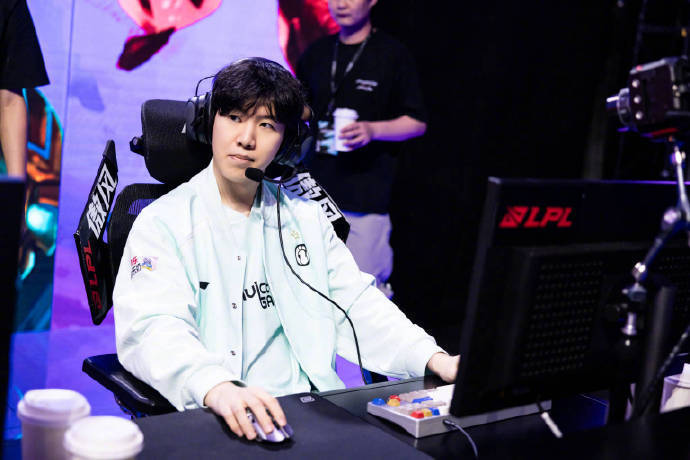 FlyQuest 被加冕为 LTA 2025 锦标赛的首个也是唯一的冠军